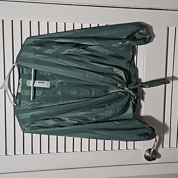 Green Blouse - Picture 1 of 4